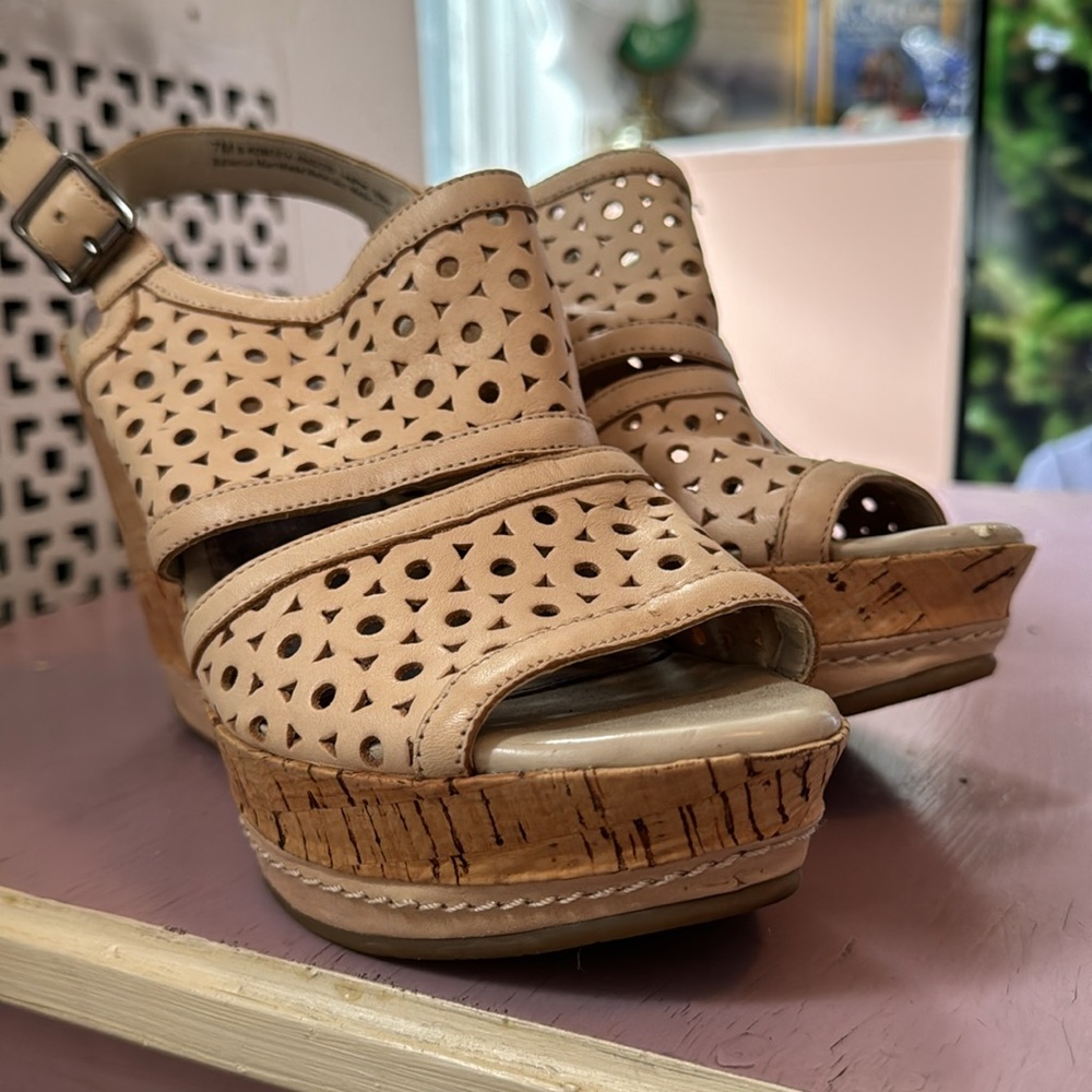 Sam Edelman - Leather wedge sandals - size 7, cream color